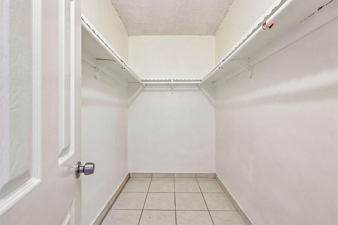 20-web-or-mls-NE 164th St E104-S2404-020
