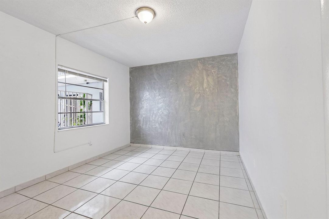 16-web-or-mls-NE 164th St E104-S2404-016