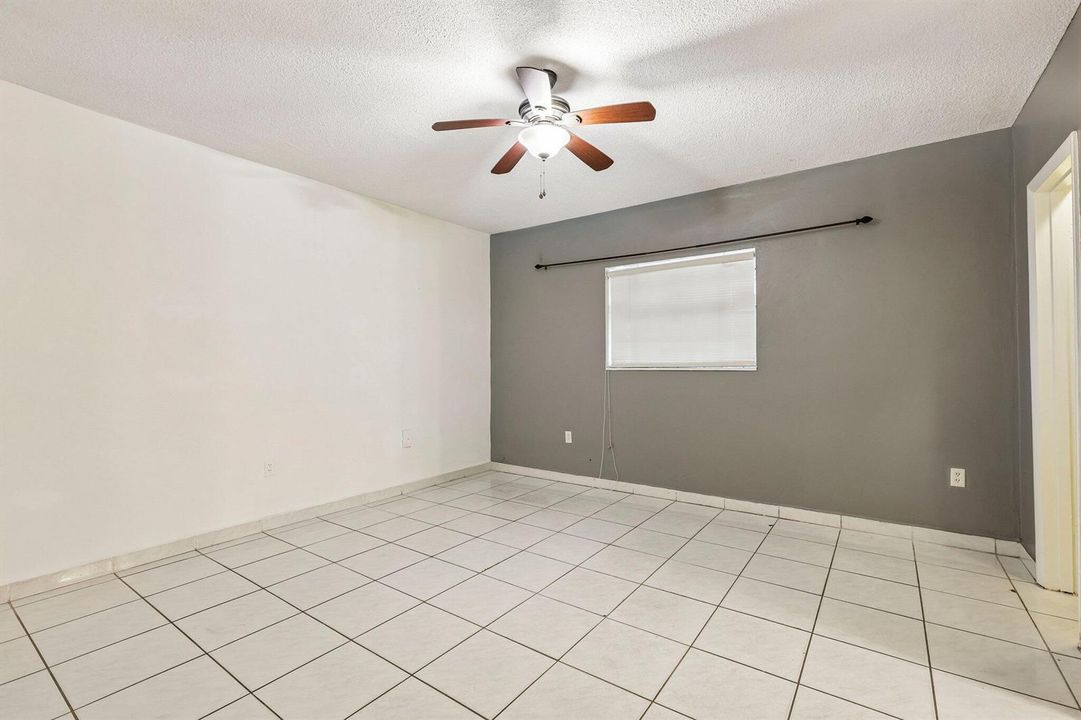 14-web-or-mls-NE 164th St E104-S2404-014