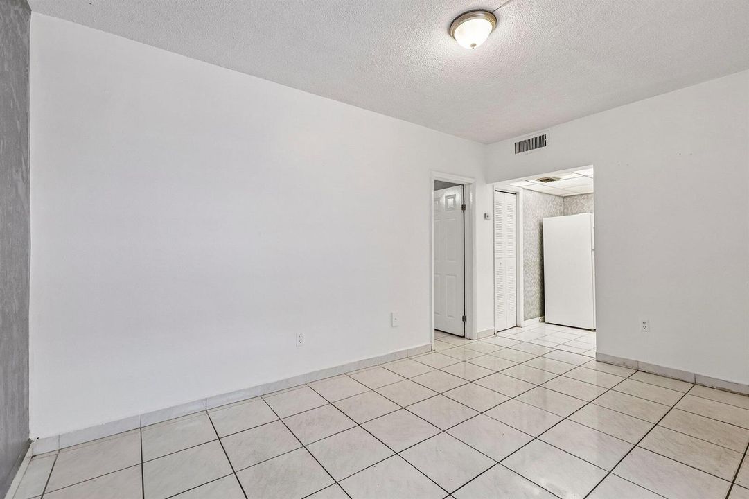 18-web-or-mls-NE 164th St E104-S2404-018