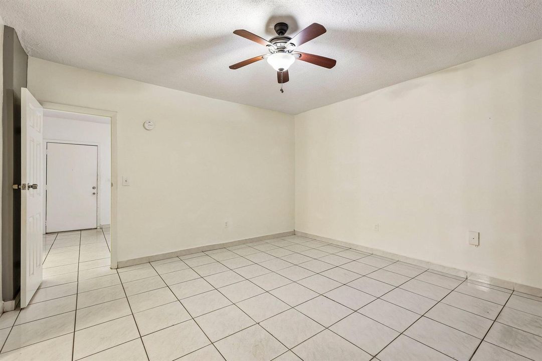 19-web-or-mls-NE 164th St E104-S2404-019