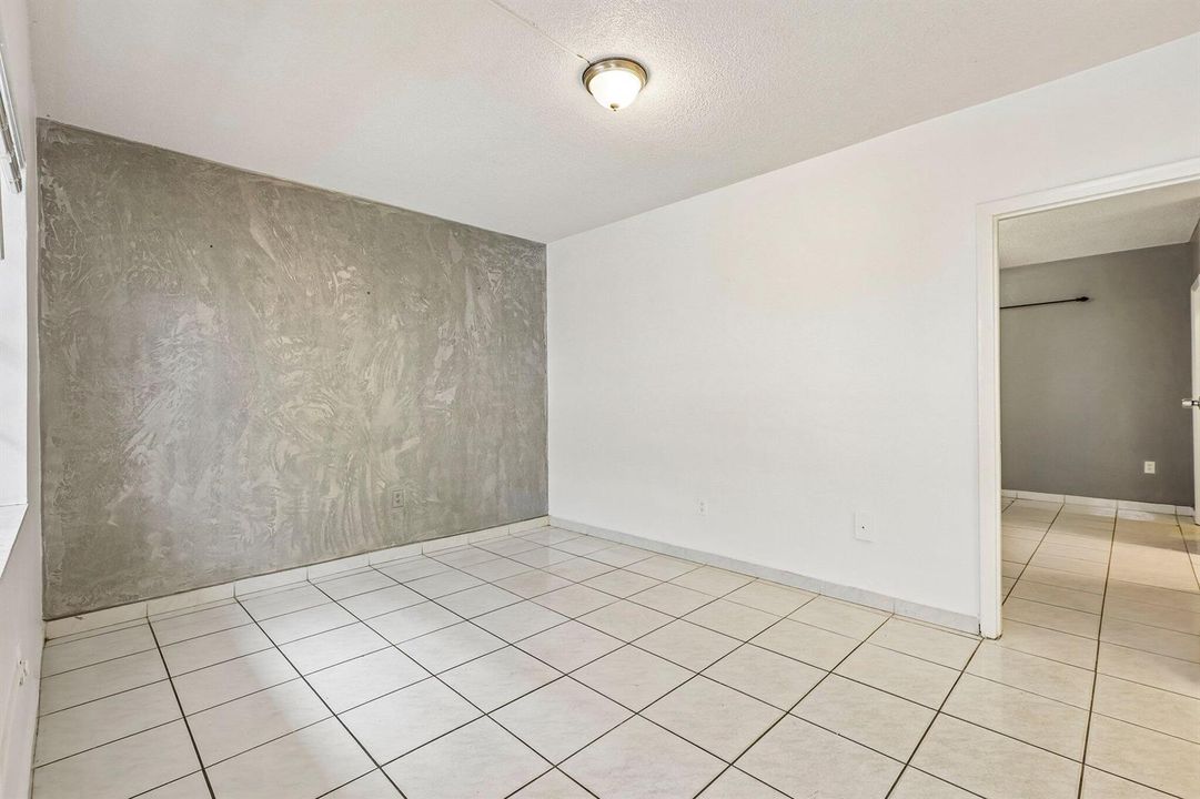 15-web-or-mls-NE 164th St E104-S2404-015