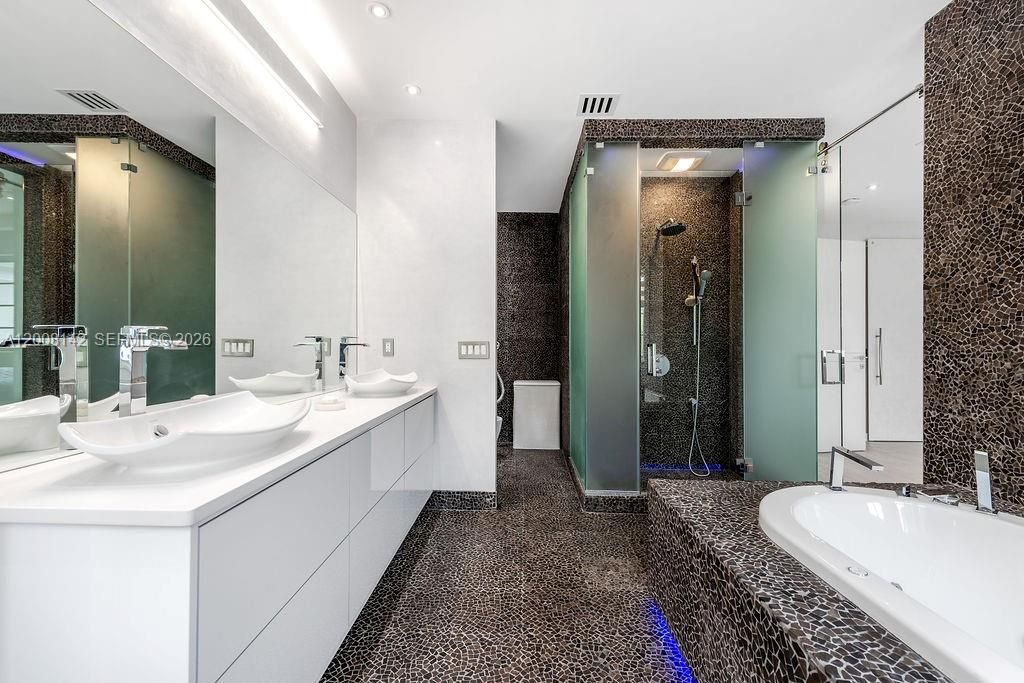En Venta: $2,259,000 (4 camas, 3 baños, 2353 Pies cuadrados)