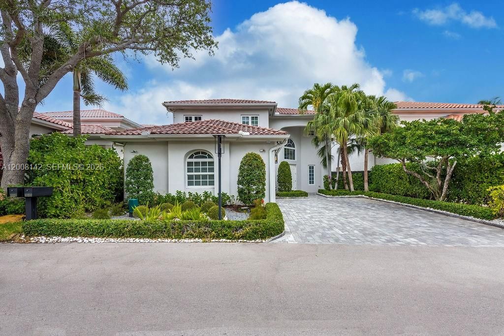 En Venta: $2,259,000 (4 camas, 3 baños, 2353 Pies cuadrados)