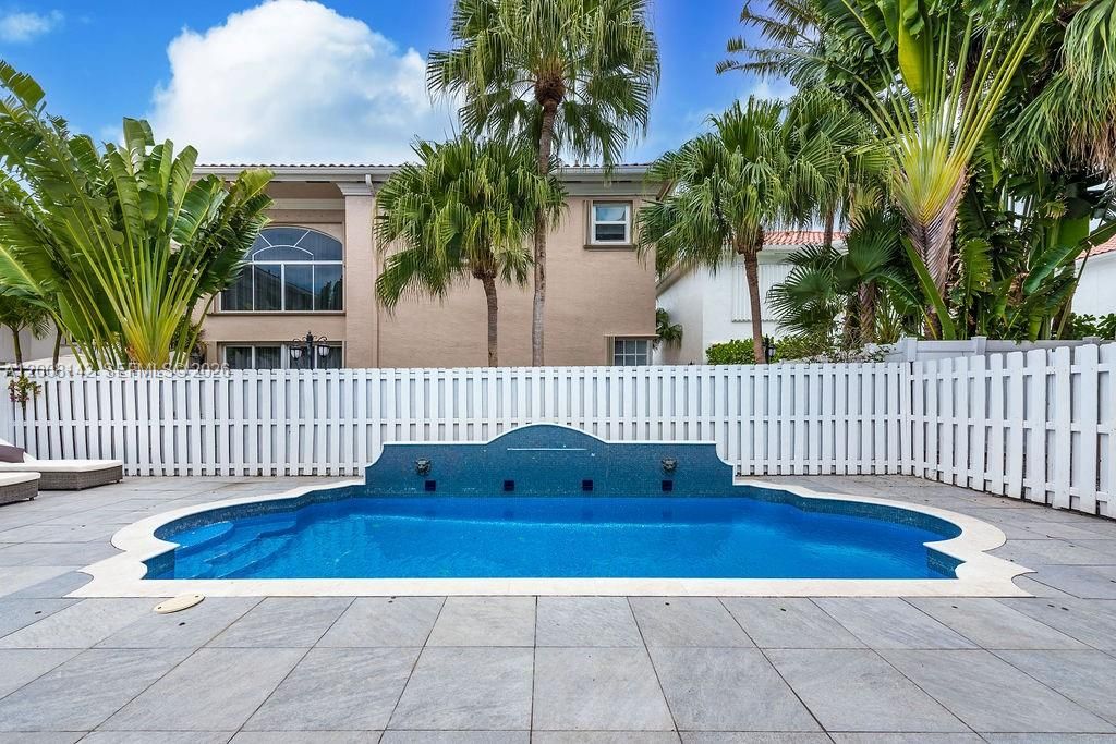En Venta: $2,259,000 (4 camas, 3 baños, 2353 Pies cuadrados)