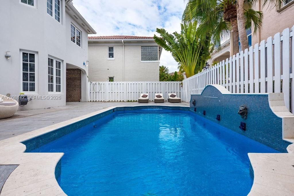 En Venta: $2,259,000 (4 camas, 3 baños, 2353 Pies cuadrados)