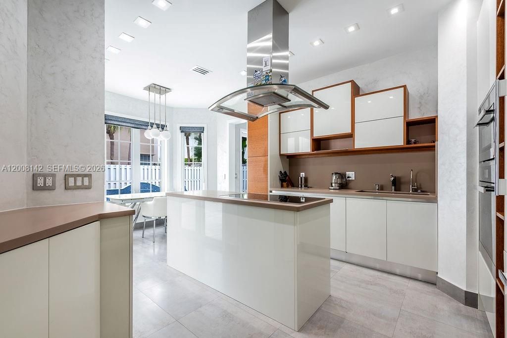 En Venta: $2,259,000 (4 camas, 3 baños, 2353 Pies cuadrados)