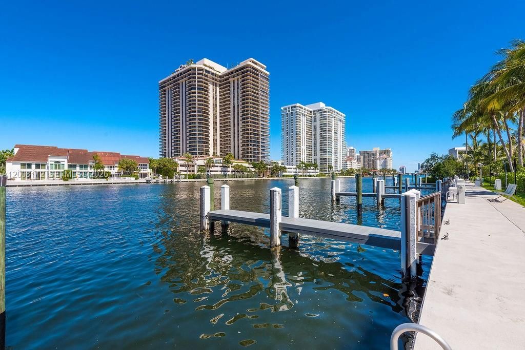 En Venta: $2,259,000 (4 camas, 3 baños, 2353 Pies cuadrados)