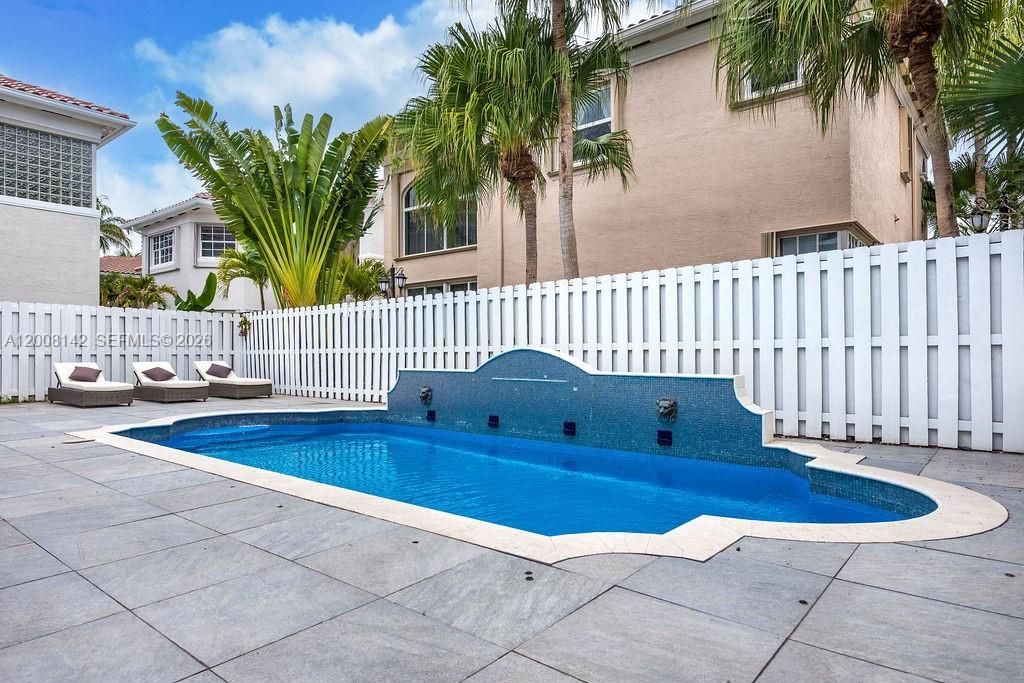 En Venta: $2,259,000 (4 camas, 3 baños, 2353 Pies cuadrados)