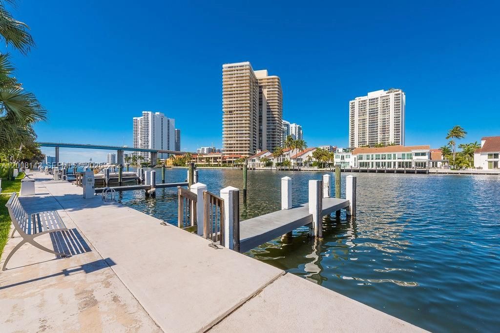 En Venta: $2,259,000 (4 camas, 3 baños, 2353 Pies cuadrados)