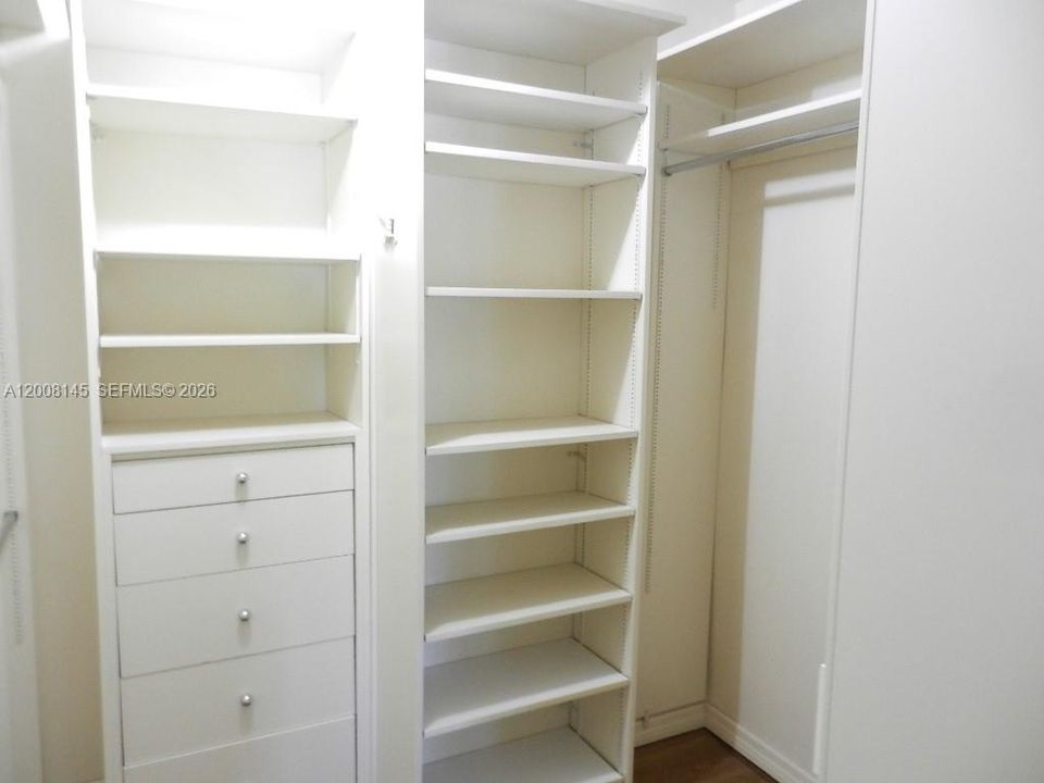 В аренду: $5,000 (5 спален, 3 ванн, 3391 Квадратных фут)