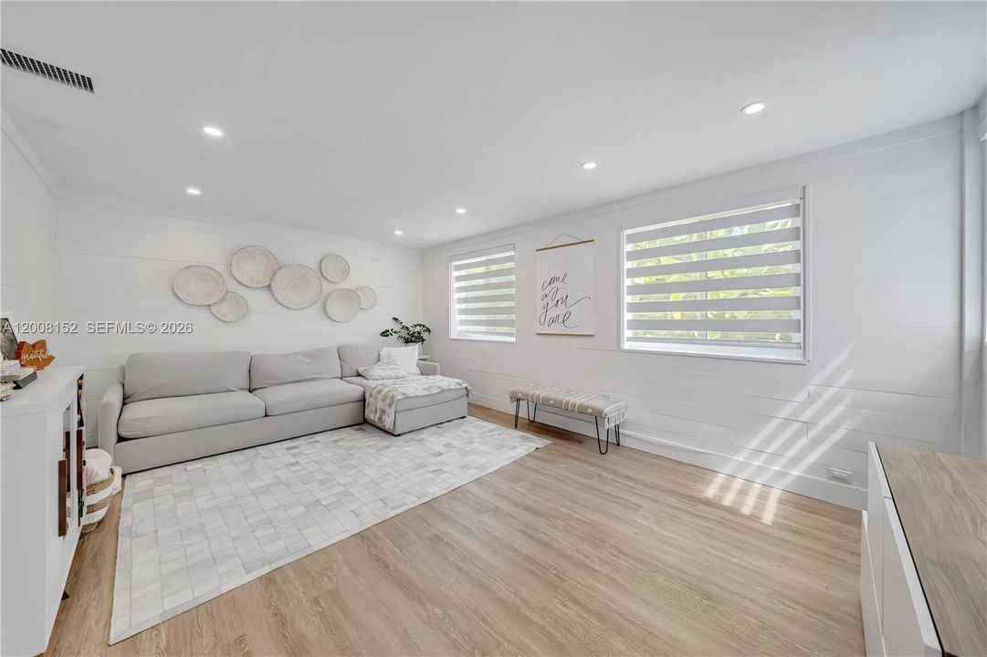 Недавно продано: $849,900 (3 спален, 2 ванн, 1760 Квадратных фут)