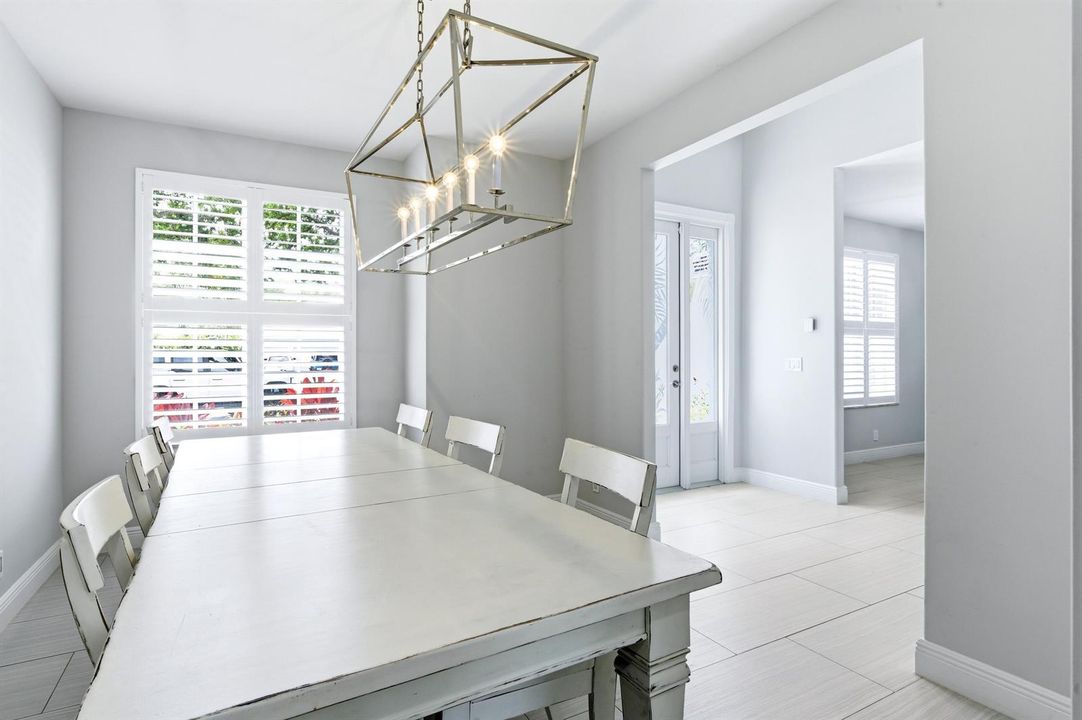 FORMAL DINING ROOM