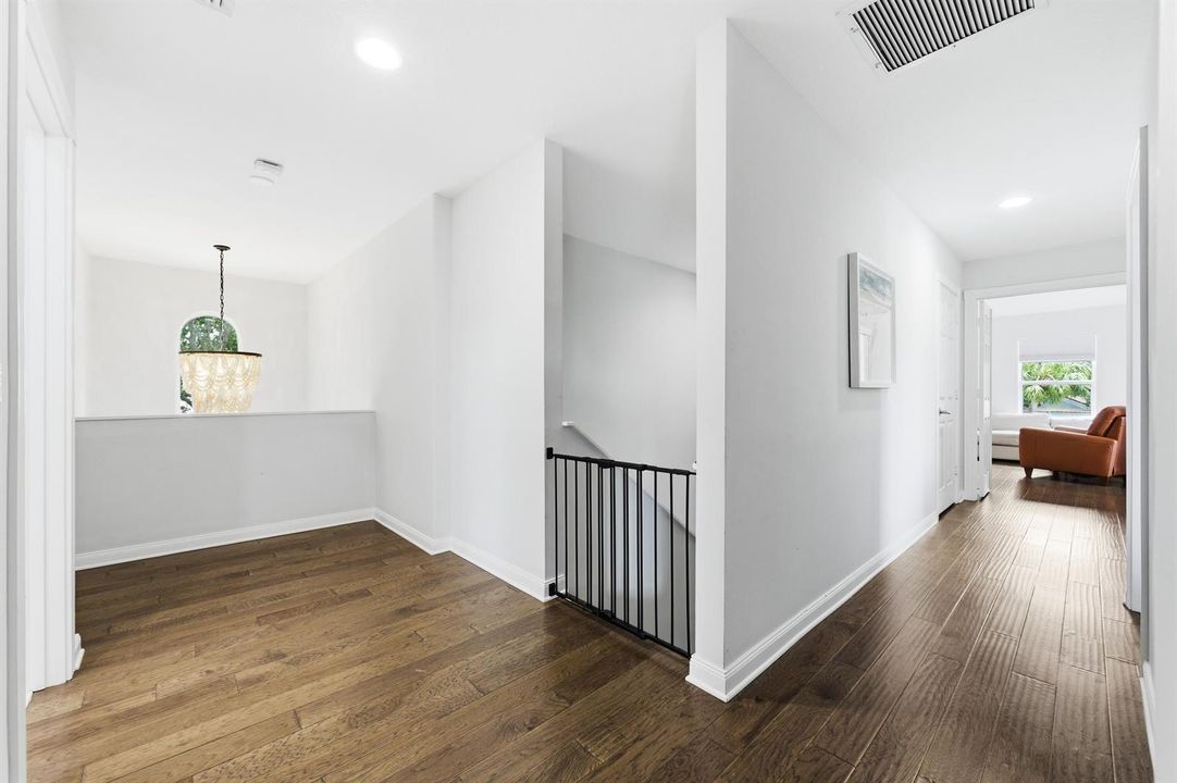 2ND FLOOR LANDING