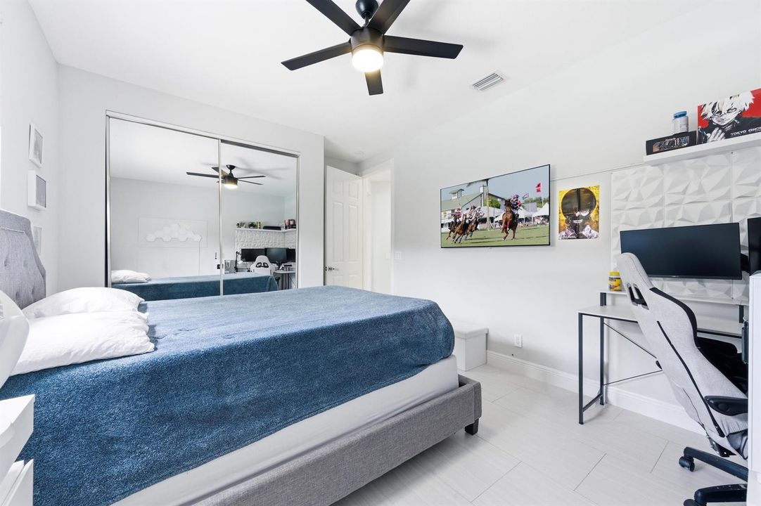 GUEST BEDROOM 1 - ST FLOOR
