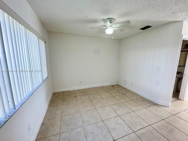 Activo con contrato: $2,950 (3 camas, 2 baños, 1468 Pies cuadrados)