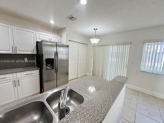 Activo con contrato: $2,950 (3 camas, 2 baños, 1468 Pies cuadrados)
