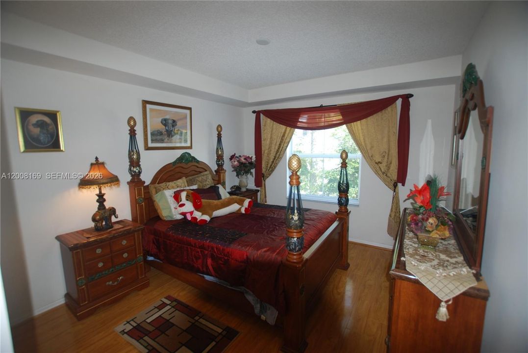 For Rent: $2,350 (2 beds, 2 baths, 1137 Square Feet)