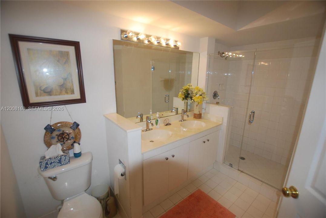 For Rent: $2,350 (2 beds, 2 baths, 1137 Square Feet)