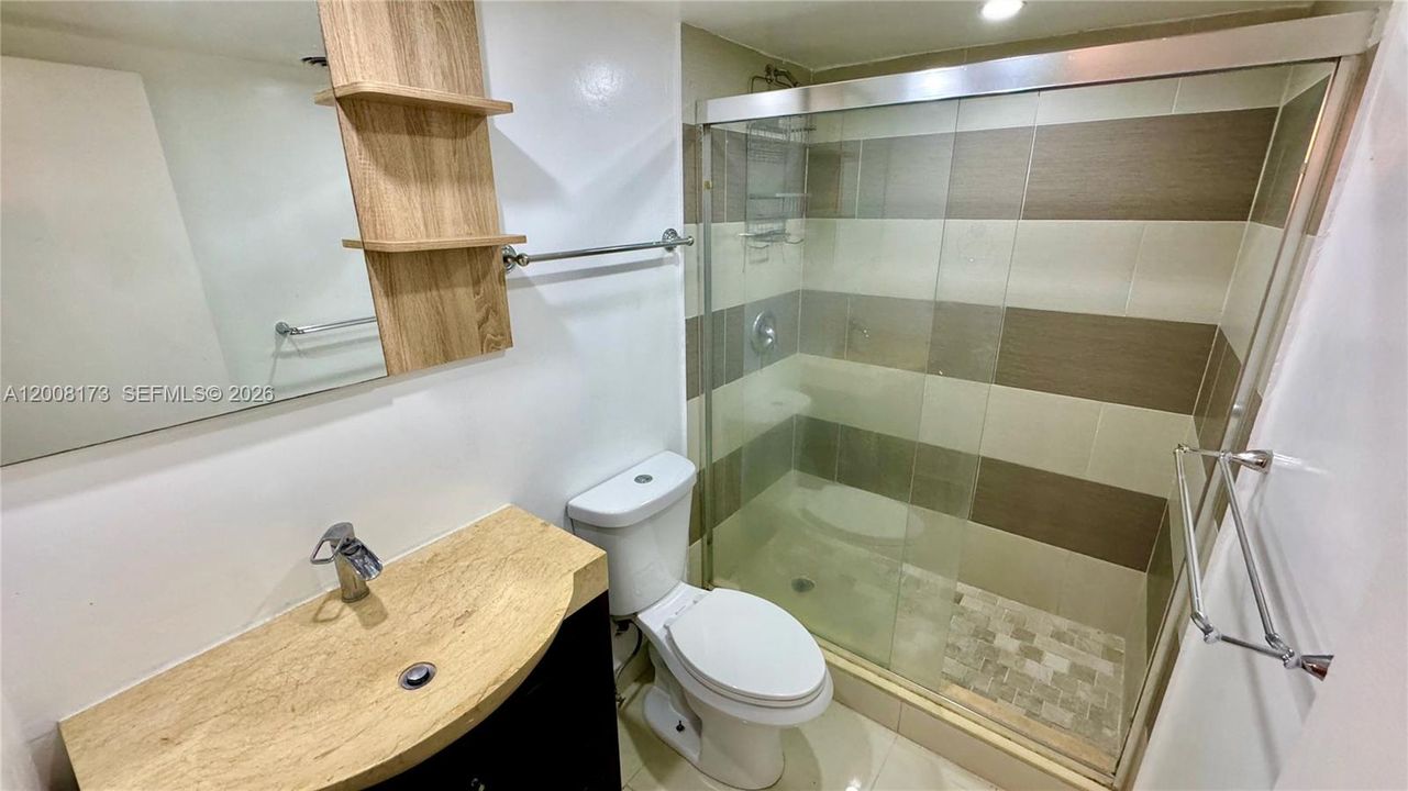 For Sale: $345,000 (1 beds, 1 baths, 810 Square Feet)