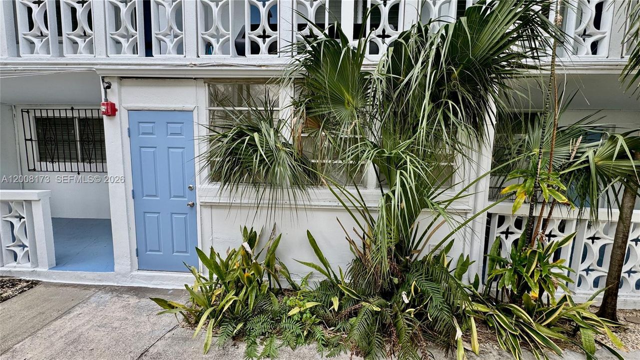 For Sale: $345,000 (1 beds, 1 baths, 810 Square Feet)
