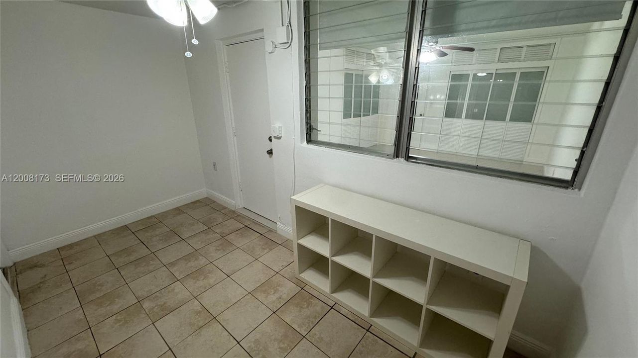 For Sale: $345,000 (1 beds, 1 baths, 810 Square Feet)