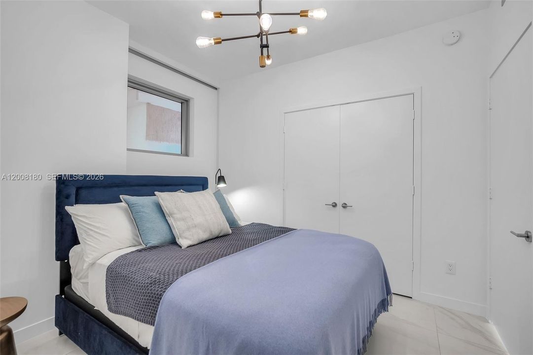 Recently Sold: $760,000 (2 beds, 2 baths, 912 Square Feet)