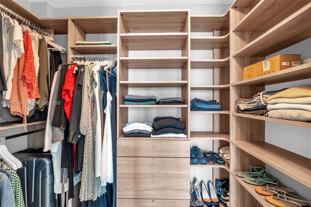 Recently Sold: $760,000 (2 beds, 2 baths, 912 Square Feet)