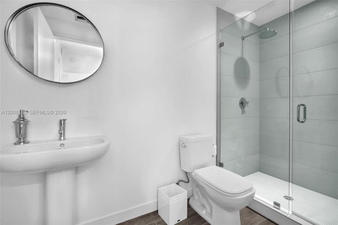 Recently Sold: $760,000 (2 beds, 2 baths, 912 Square Feet)