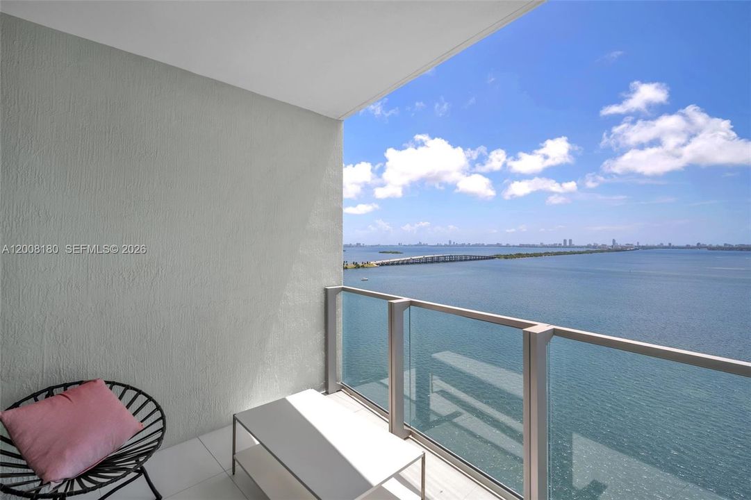Recently Sold: $760,000 (2 beds, 2 baths, 912 Square Feet)