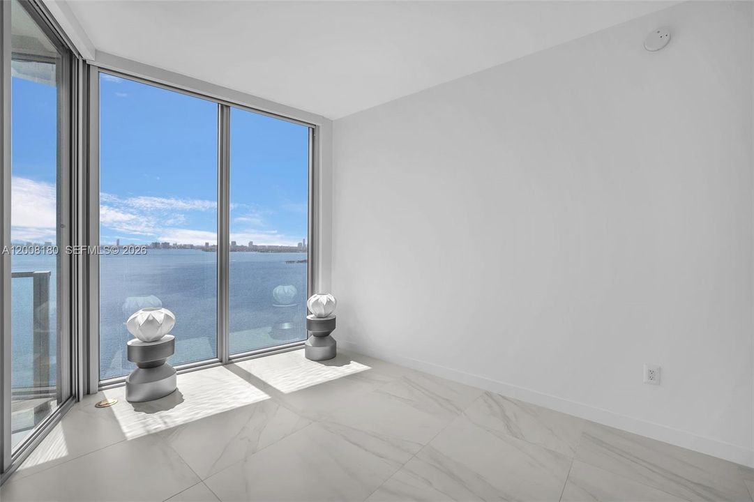 Recently Sold: $760,000 (2 beds, 2 baths, 912 Square Feet)