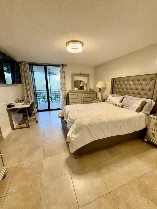 En Venta: $335,000 (3 camas, 2 baños, 1380 Pies cuadrados)