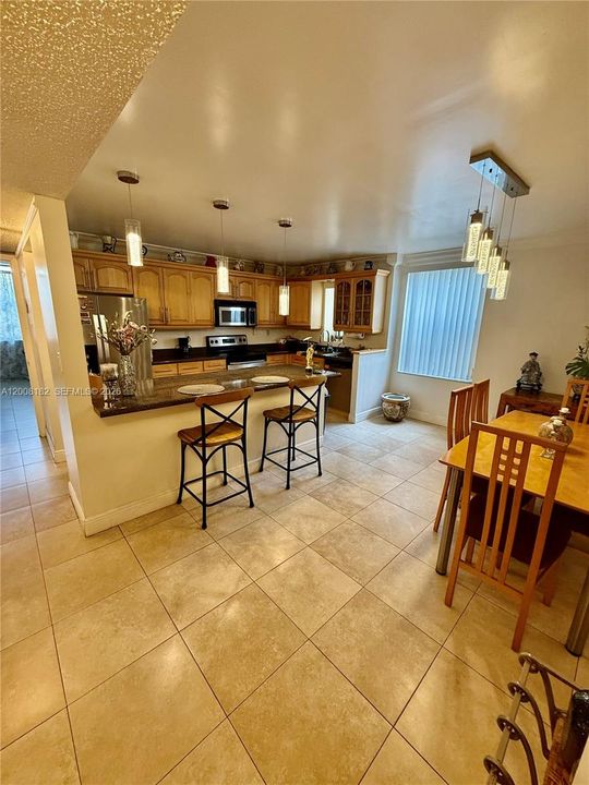 En Venta: $335,000 (3 camas, 2 baños, 1380 Pies cuadrados)