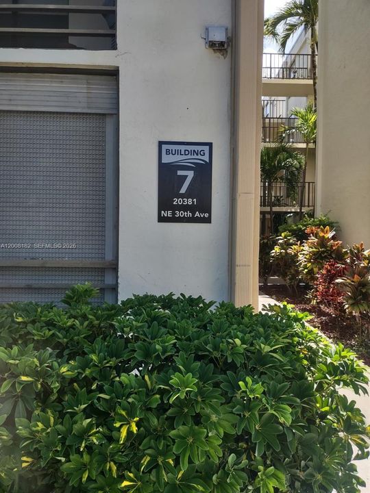 En Venta: $335,000 (3 camas, 2 baños, 1380 Pies cuadrados)