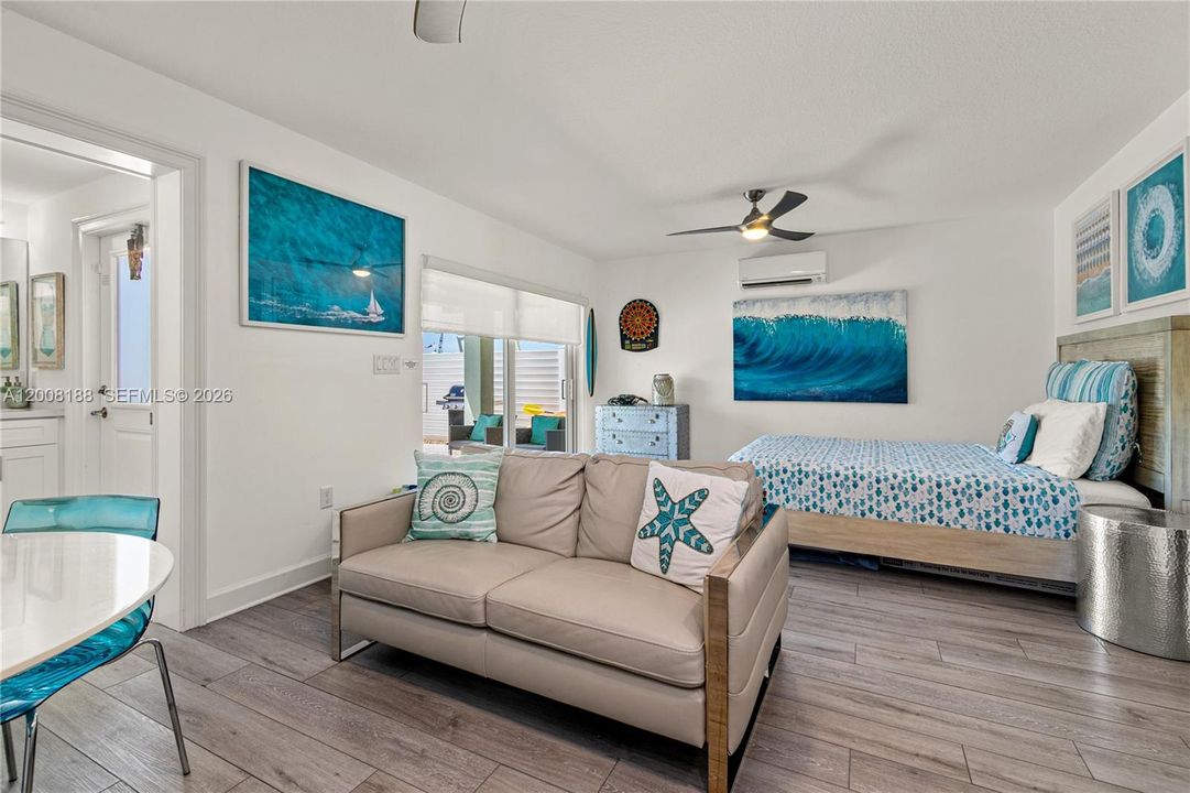 Bedroom/sitting area