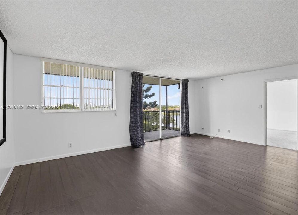 For Sale: $229,000 (2 beds, 2 baths, 1180 Square Feet)