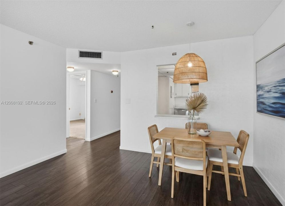For Sale: $229,000 (2 beds, 2 baths, 1180 Square Feet)