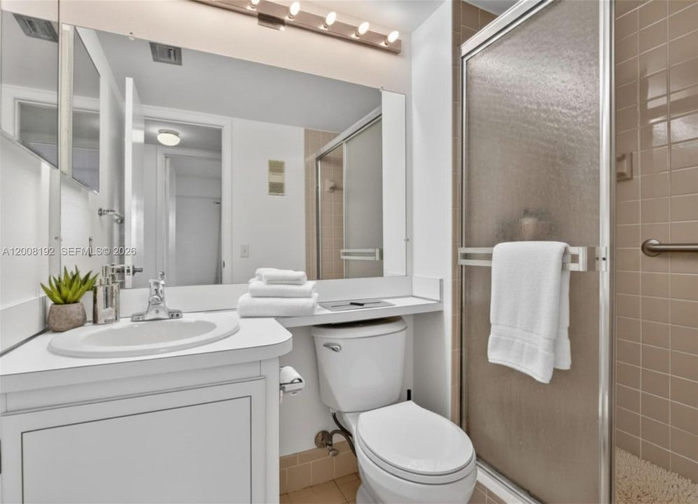 For Sale: $229,000 (2 beds, 2 baths, 1180 Square Feet)