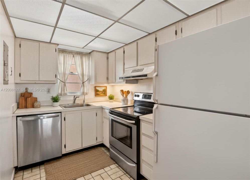 For Sale: $229,000 (2 beds, 2 baths, 1180 Square Feet)