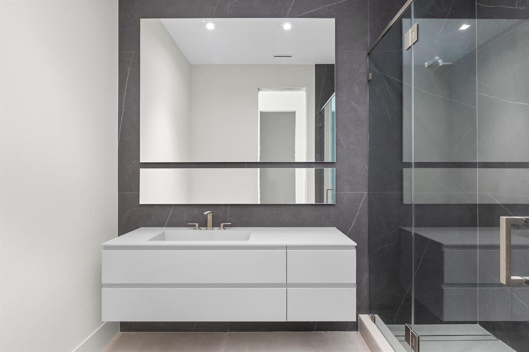 Guest Bath 1
