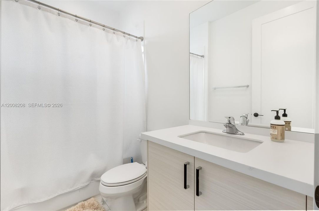For Rent: $17,000 (5 beds, 7 baths, 4484 Square Feet)