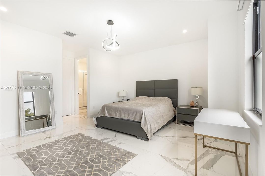 For Rent: $17,000 (5 beds, 7 baths, 4484 Square Feet)