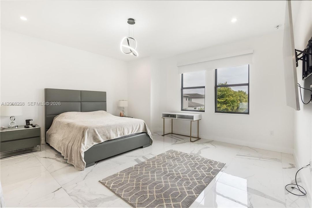 For Rent: $17,000 (5 beds, 7 baths, 4484 Square Feet)
