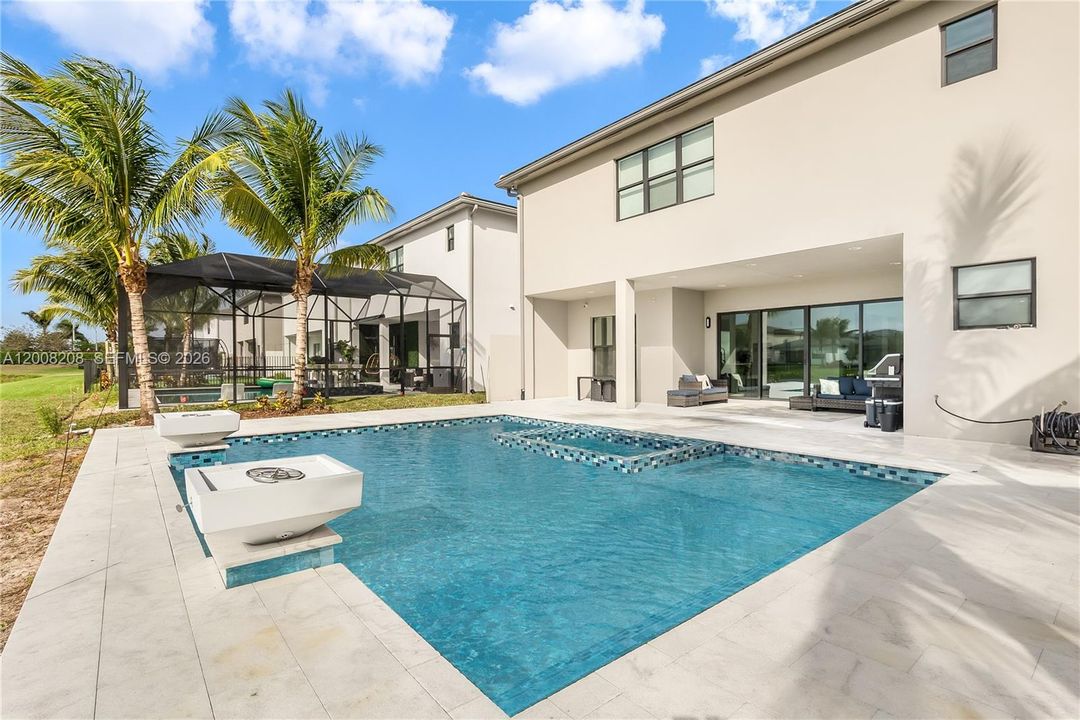 For Rent: $17,000 (5 beds, 7 baths, 4484 Square Feet)
