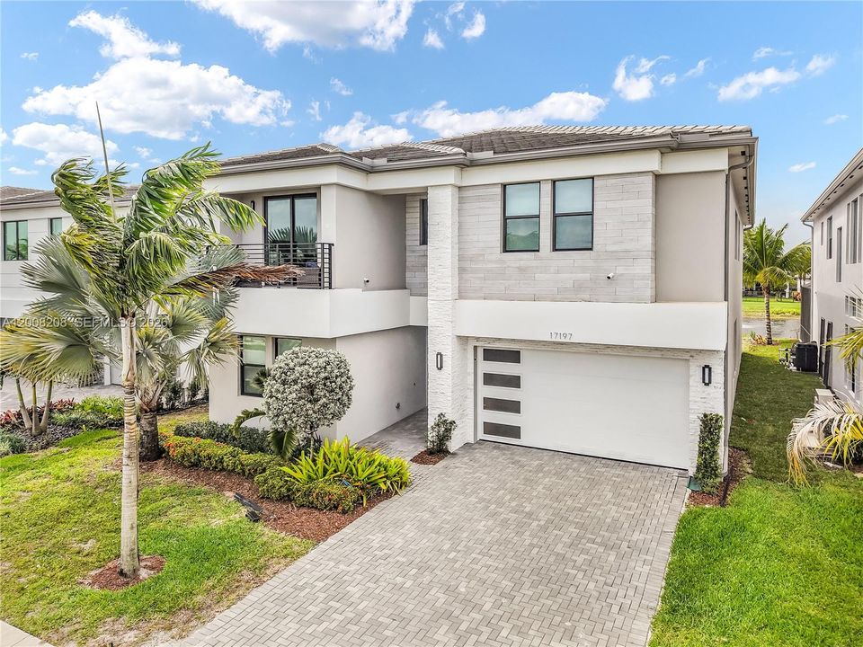 For Rent: $17,000 (5 beds, 7 baths, 4484 Square Feet)