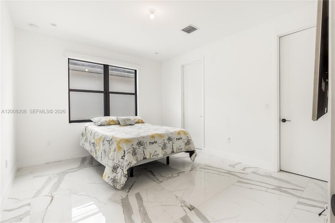 For Rent: $17,000 (5 beds, 7 baths, 4484 Square Feet)