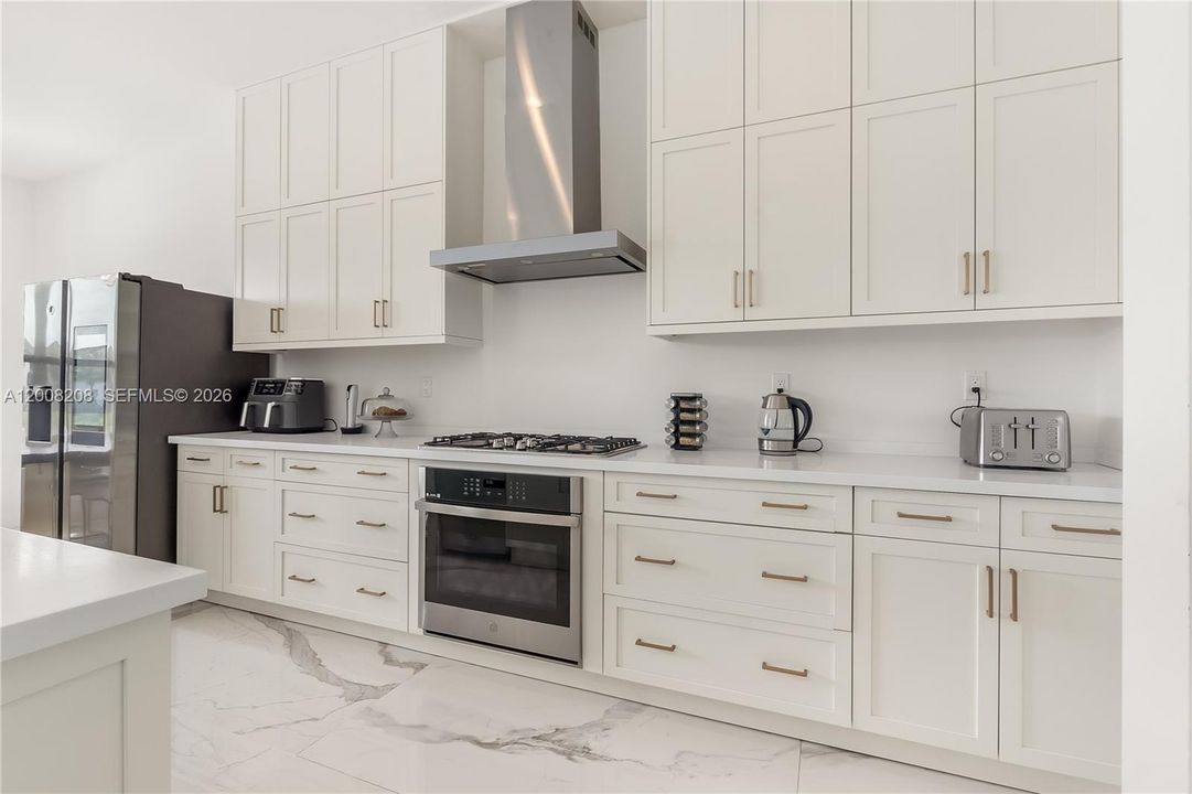 For Rent: $17,000 (5 beds, 7 baths, 4484 Square Feet)