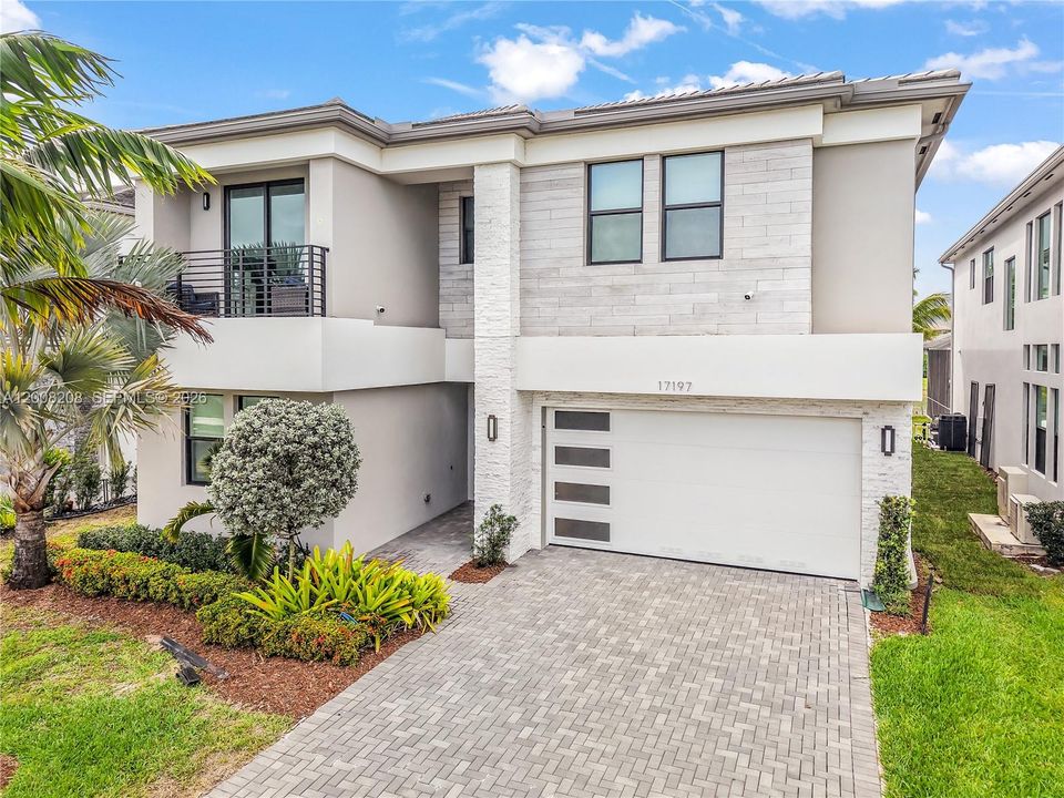 For Rent: $17,000 (5 beds, 7 baths, 4484 Square Feet)