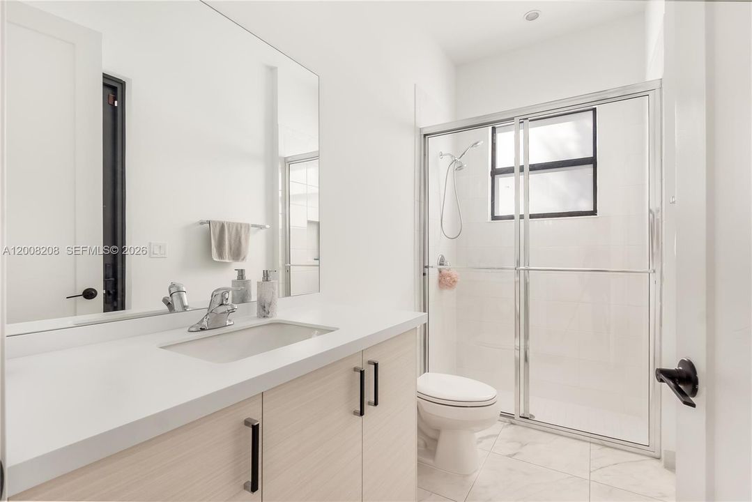 For Rent: $17,000 (5 beds, 7 baths, 4484 Square Feet)