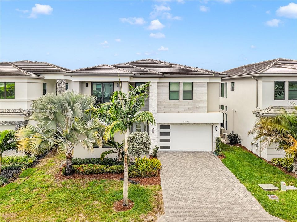 For Rent: $17,000 (5 beds, 7 baths, 4484 Square Feet)